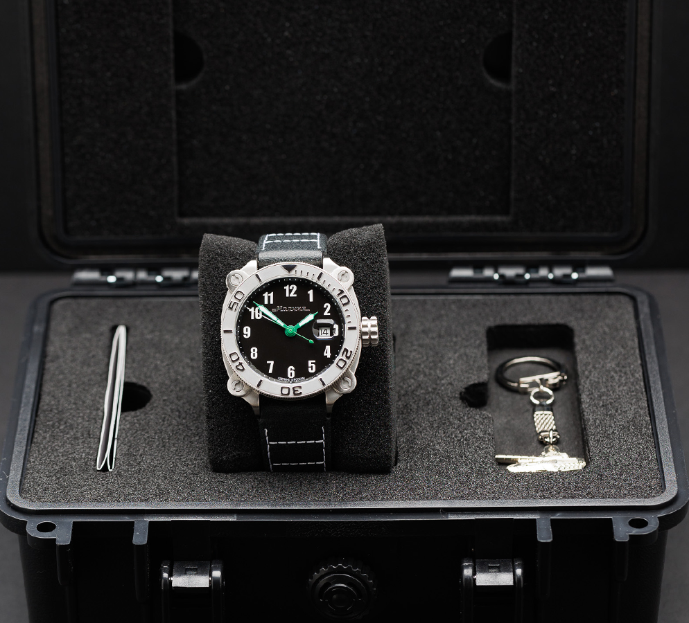 Tank 8215, 42 mm, automatic winding
