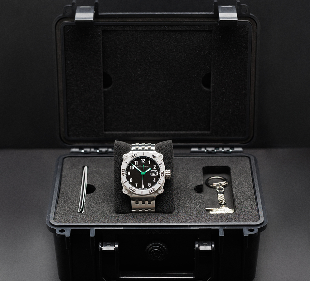 Tank 8215, 42 mm, automatic winding