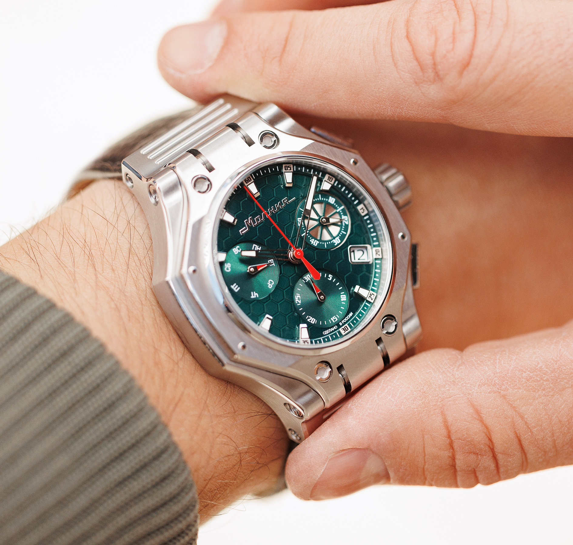 Hyron Z60 44 mm quartz chronograph